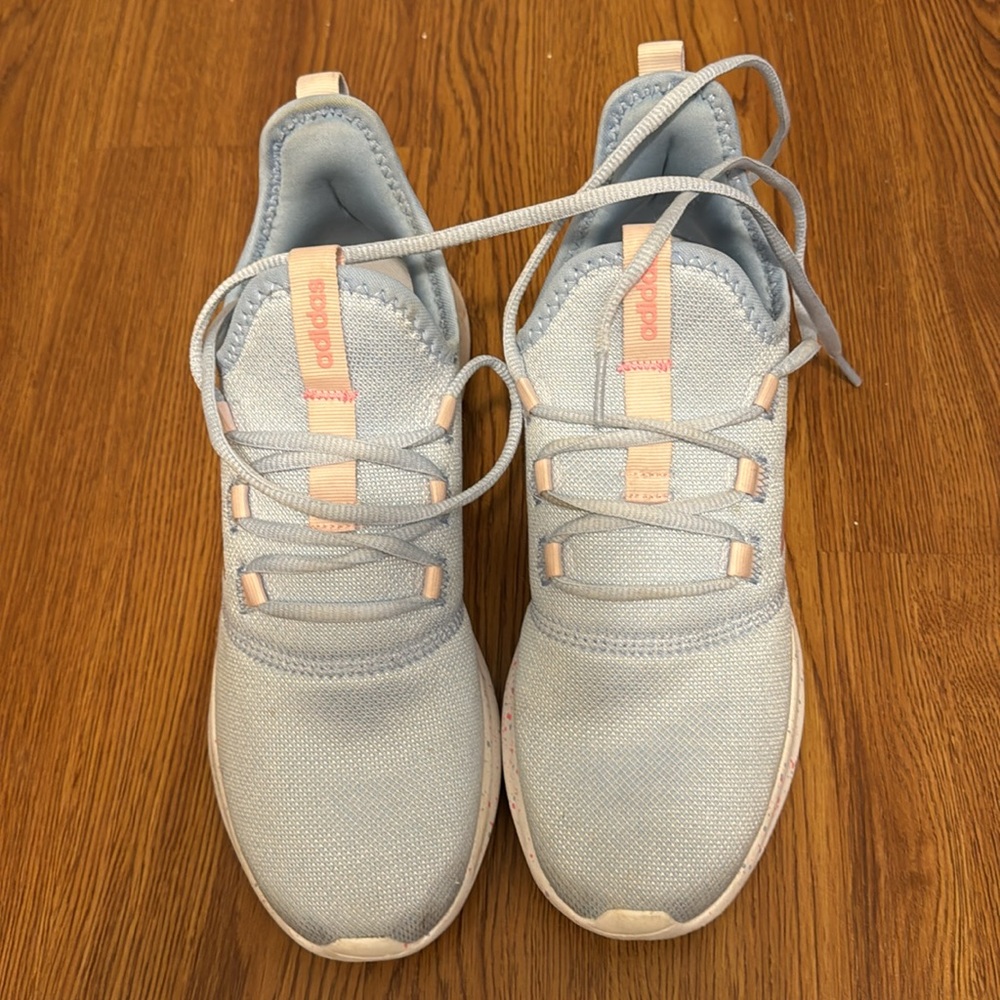 Addidas Cloudfoam periwinkle girl’s size 7 running shoes. EUC.